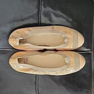 Stuart Weizmann cream snd tab ballet flats Size 6